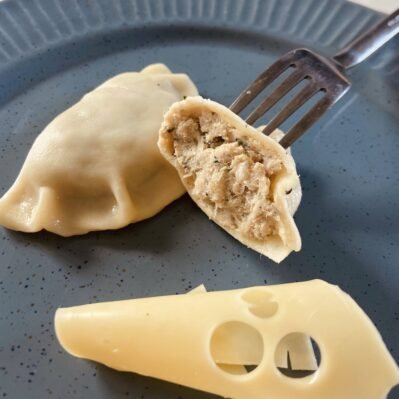 Pierogi z żółtym serem i pieczarkami 0.5 kg (12-13szt)